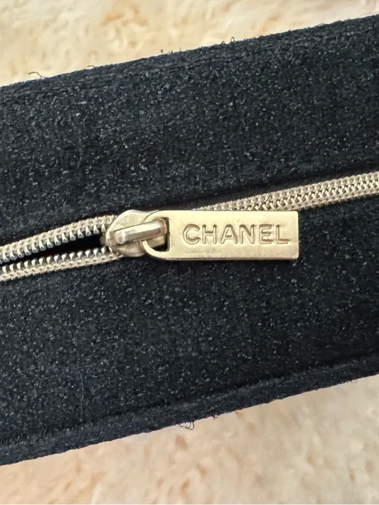 CHANEL Black Cosmetic Pouch - Picture 5 of 5